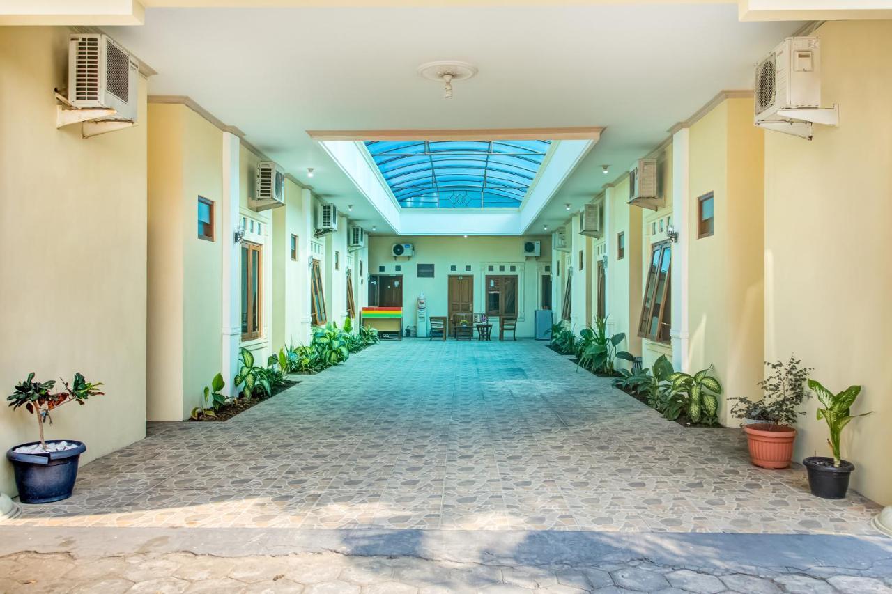 Oyo 3831 Pelangi Residence Syariah Surakarta  Exterior photo