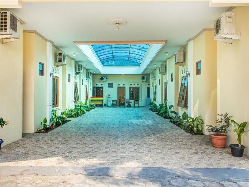 Oyo 3831 Pelangi Residence Syariah Surakarta  Exterior photo